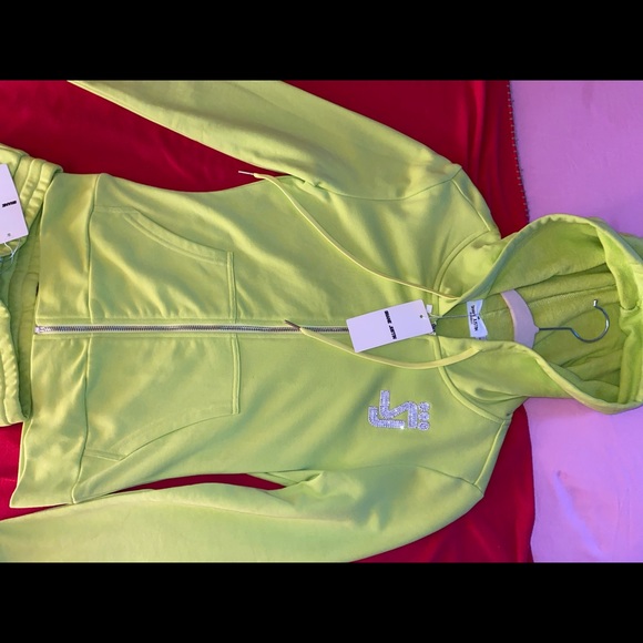 COPY - SHES A RUNNER, SHES A TRACK STAR 🌟 Fall Season coming up!! - Picture 9 of 9